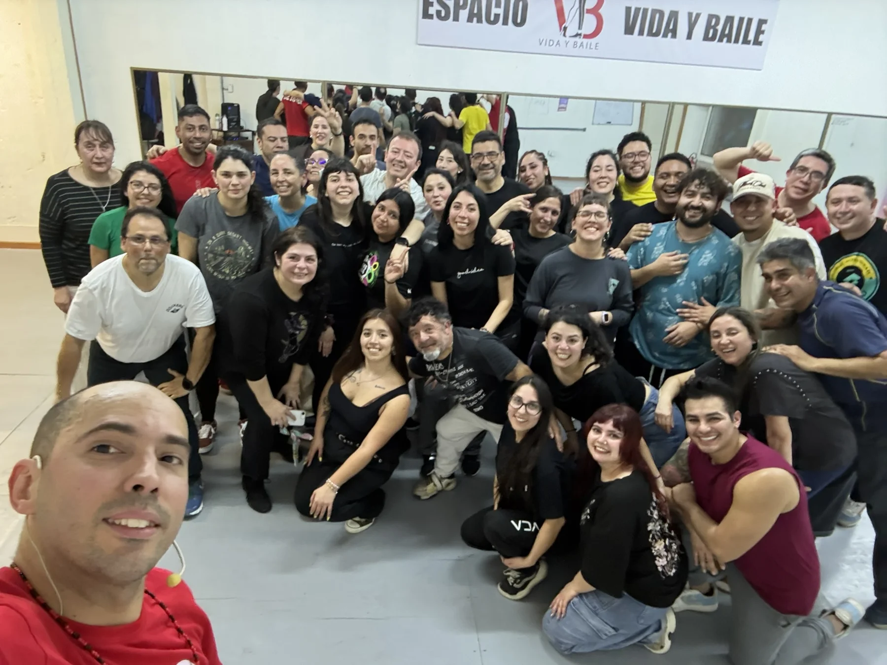 El grupo de Casino reunido en la sala de Espacio Vida y Baile